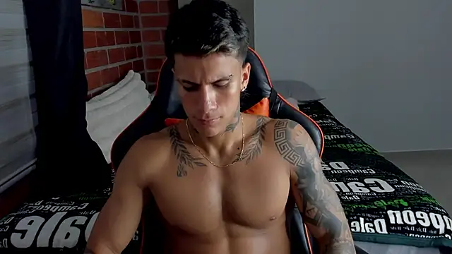 pettergrey1 online show from November 2025 10:42:02 PM