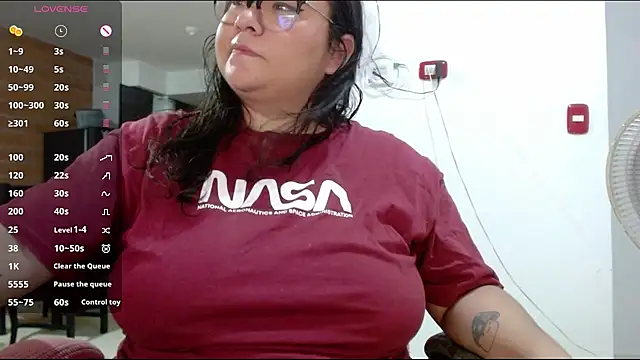 Snapshot of CinnamonCookiez chatting on December 2024 04:41:02 AM CinnamonCookiez online show from December 2024 04:41:02 AM