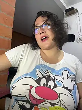 Snapshot of CinnamonCookiez chatting on January 2025 03:05:02 AM CinnamonCookiez online show from January 2025 03:05:02 AM