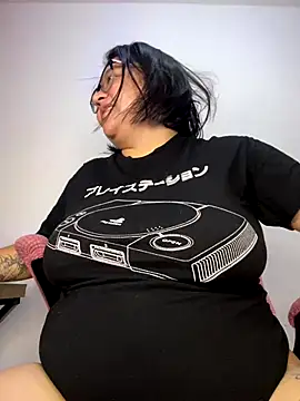 Snapshot of CinnamonCookiez chatting on October 2025 03:39:02 AM CinnamonCookiez online show from October 2025 03:39:02 AM