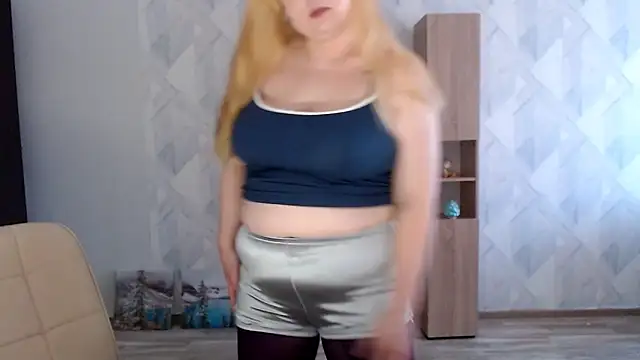 Snapshot of Melina_Hot9 chatting on September 2025 04:45:02 AM Melina Hot9 online show from September 2025 04:45:02 AM