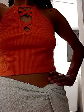 Snapshot of Karii-R chatting on January 2026 03:59:01 PM Karii-R online show from January 2026 03:59:01 PM