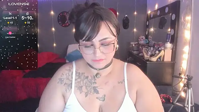 Snapshot of Ivonnee__ chatting on March 2025 06:29:01 AM Ivonnee online show from March 2025 06:29:01 AM