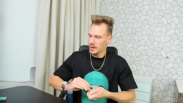 MateoBenjaminX online show from January 2025 07:20:01 PM