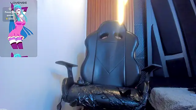 Snapshot of Alahia_Dangelo chatting on January 2025 05:58:01 PM Alahia Dangelo online show from January 2025 05:58:01 PM