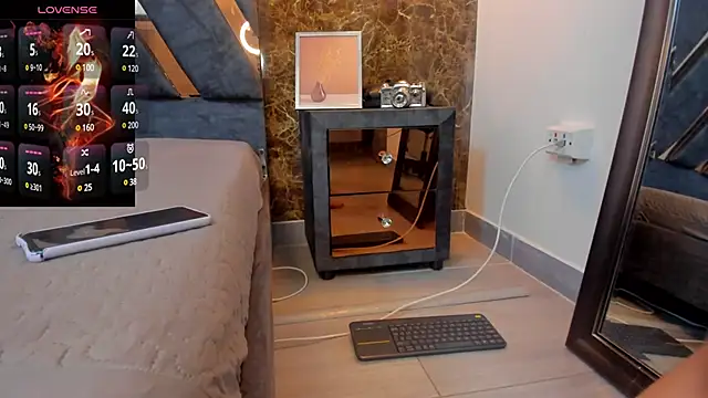 Snapshot of Alahia_Dangelo chatting on February 2025 11:45:02 AM Alahia Dangelo online show from February 2025 11:45:02 AM