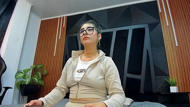 Snapshot of Alahia_Dangelo chatting on February 2025 05:39:02 PM Alahia Dangelo online show from February 2025 05:39:02 PM