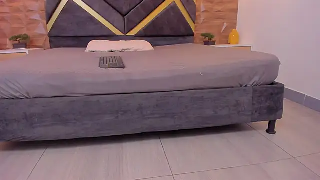 Snapshot of Alahia_Dangelo chatting on February 2025 11:42:02 AM Alahia Dangelo online show from February 2025 11:42:02 AM