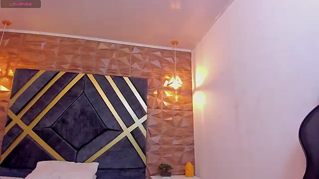 Snapshot of Alahia_Dangelo chatting on February 2025 11:30:02 AM Alahia Dangelo online show from February 2025 11:30:02 AM