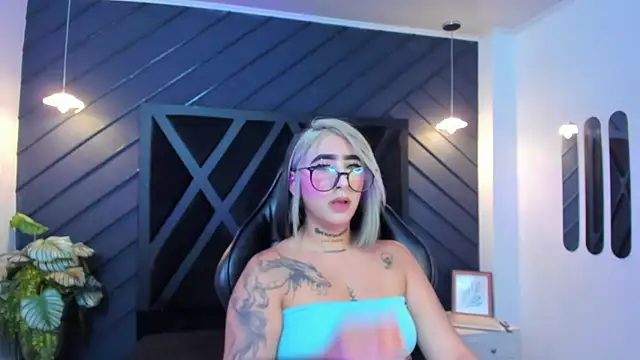 Snapshot of Alahia_Dangelo chatting on September 2025 11:21:01 AM Alahia Dangelo online show from September 2025 11:21:01 AM