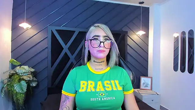 Snapshot of Alahia_Dangelo chatting on September 2025 11:21:01 AM Alahia Dangelo online show from September 2025 11:21:01 AM