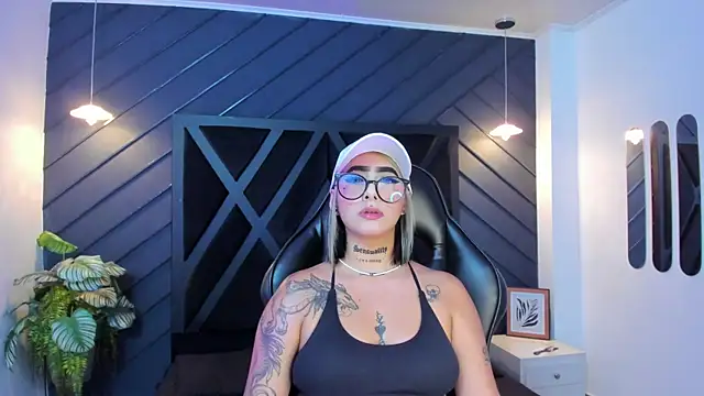 Snapshot of Alahia_Dangelo chatting on September 2025 11:33:02 AM Alahia Dangelo online show from September 2025 11:33:02 AM