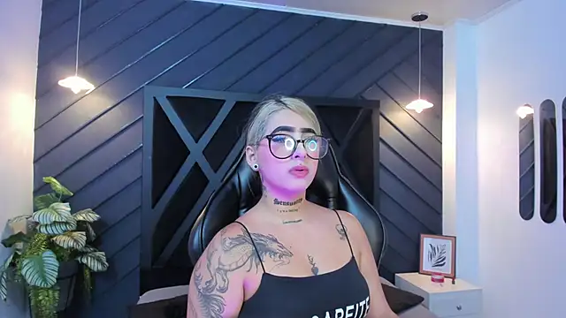 Snapshot of Alahia_Dangelo chatting on September 2025 11:34:02 AM Alahia Dangelo online show from September 2025 11:34:02 AM