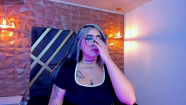 Snapshot of Alahia_Dangelo chatting on October 2025 11:38:02 AM Alahia Dangelo online show from October 2025 11:38:02 AM