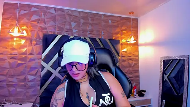 Snapshot of Alahia_Dangelo chatting on October 2025 11:51:02 AM Alahia Dangelo online show from October 2025 11:51:02 AM