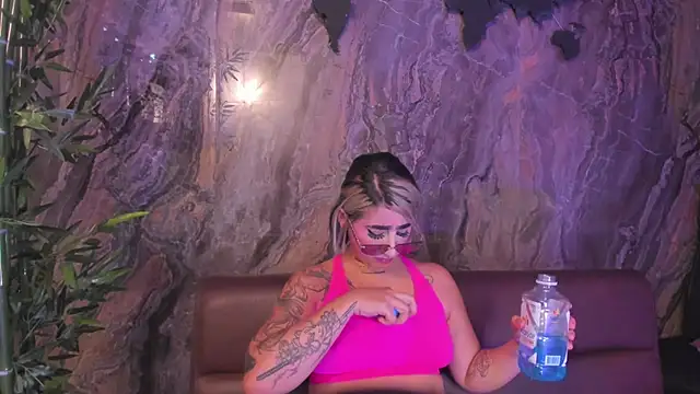 Snapshot of Alahia_Dangelo chatting on November 2025 05:35:02 PM Alahia Dangelo online show from November 2025 05:35:02 PM