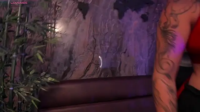 Snapshot of Alahia_Dangelo chatting on November 2025 05:33:02 PM Alahia Dangelo online show from November 2025 05:33:02 PM