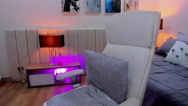 DaniRousse online show from December 2025 03:38:02 AM