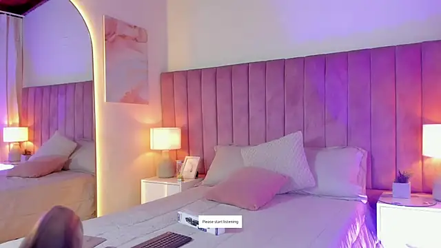 Aleja arango1 online show from March 2025 04:35:02 PM