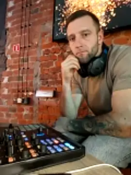 serjdj90 online show from December 2025 08:47:02 PM