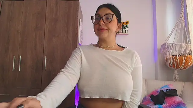 Snapshot of Vioolletta chatting on May 2026 03:21:02 PM Vioolletta online show from May 2026 03:21:02 PM