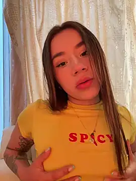 Snapshot of Im_Valen_Cute chatting on March 2026 06:25:01 PM Im Valen Cute online show from March 2026 06:25:01 PM