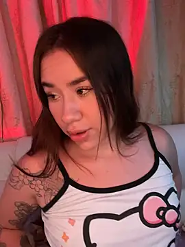 Snapshot of Im_Valen_Cute chatting on April 2026 02:33:02 AM Im Valen Cute online show from April 2026 02:33:02 AM