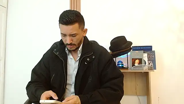 Reiko 85  online show from November 2025 02:43:02 PM