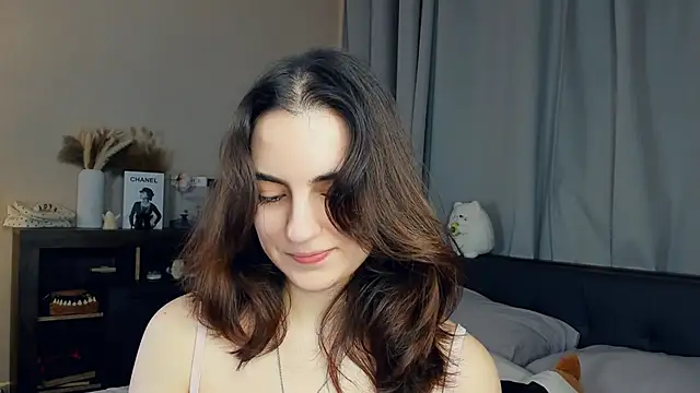 Snapshot of DracosMoon chatting on November 2025 07:08:02 AM DracosMoon online show from November 2025 07:08:02 AM