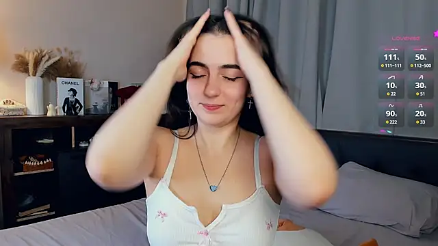 Snapshot of DracosMoon chatting on November 2025 07:07:01 AM DracosMoon online show from November 2025 07:07:01 AM