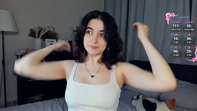 Snapshot of DracosMoon chatting on November 2025 07:03:02 AM DracosMoon online show from November 2025 07:03:02 AM