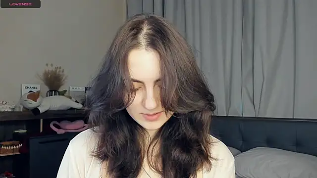 Snapshot of DracosMoon chatting on November 2025 07:11:02 AM DracosMoon online show from November 2025 07:11:02 AM