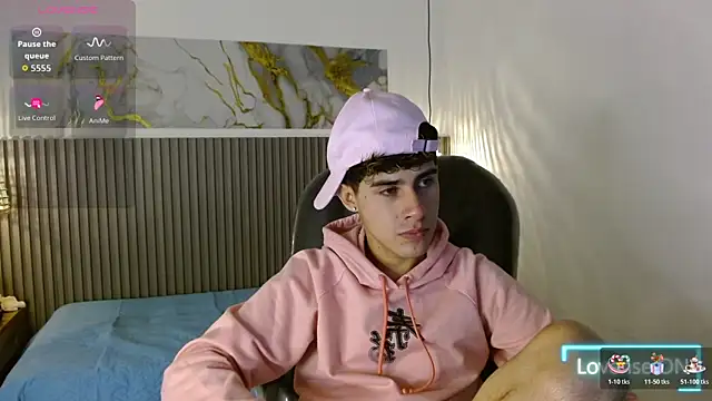 Snapshot of Dyla_n18 chatting on November 2025 07:32:02 PM Dyla n18 online show from November 2025 07:32:02 PM