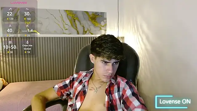 Snapshot of Dyla_n18 chatting on December 2025 08:51:01 PM Dyla n18 online show from December 2025 08:51:01 PM