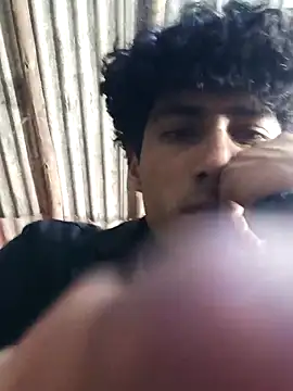 Snapshot of alexander32r chatting on September 2025 01:20:01 AM alexander32r online show from September 2025 01:20:01 AM