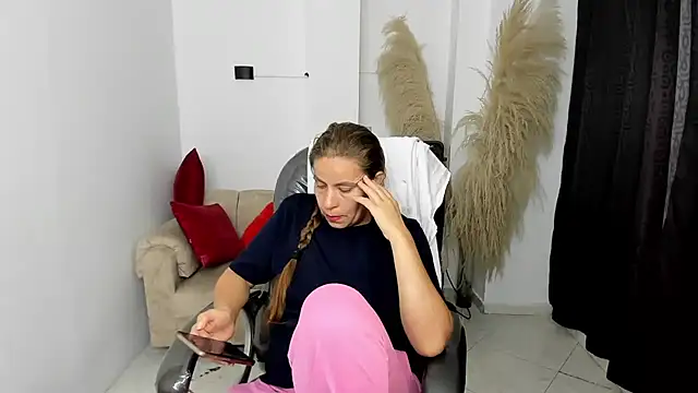 Milf karlye online show from March 2026 04:07:02 AM