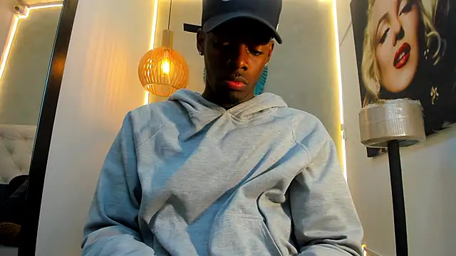 Snapshot of royce_ebony chatting on February 2026 02:33:01 AM royce ebony online show from February 2026 02:33:01 AM