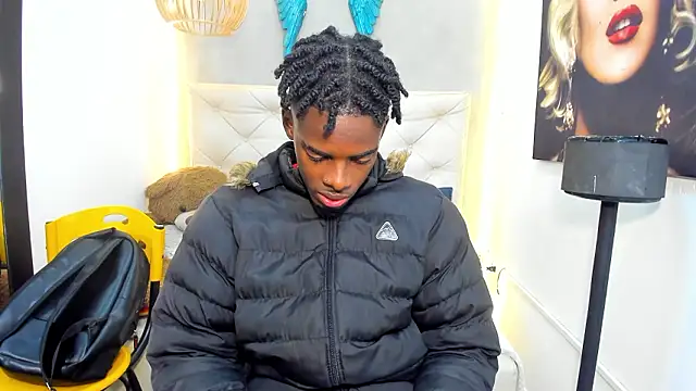 Snapshot of royce_ebony chatting on March 2026 03:01:01 AM royce ebony online show from March 2026 03:01:01 AM