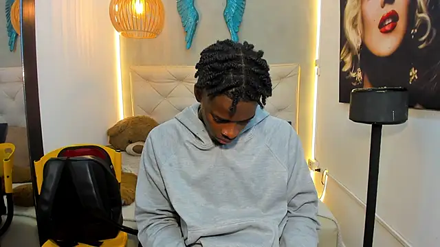 Snapshot of royce_ebony chatting on March 2026 03:01:02 AM royce ebony online show from March 2026 03:01:02 AM