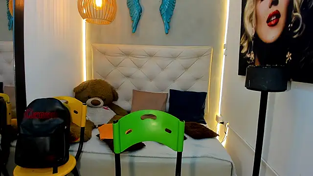 Snapshot of royce_ebony chatting on March 2026 03:02:01 AM royce ebony online show from March 2026 03:02:01 AM