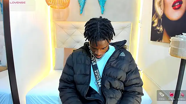 Snapshot of royce_ebony chatting on April 2026 02:36:02 AM royce ebony online show from April 2026 02:36:02 AM