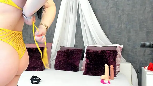 Snapshot of miss_sophieX chatting on January 2025 04:30:02 AM miss sophieX online show from January 2025 04:30:02 AM