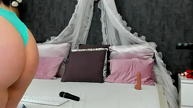 Snapshot of miss_sophieX chatting on March 2025 04:34:02 AM miss sophieX online show from March 2025 04:34:02 AM