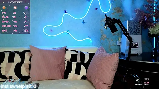 Snapshot of Anal_Girl_ chatting on January 2025 05:34:02 PM Anal Girl online show from January 2025 05:34:02 PM