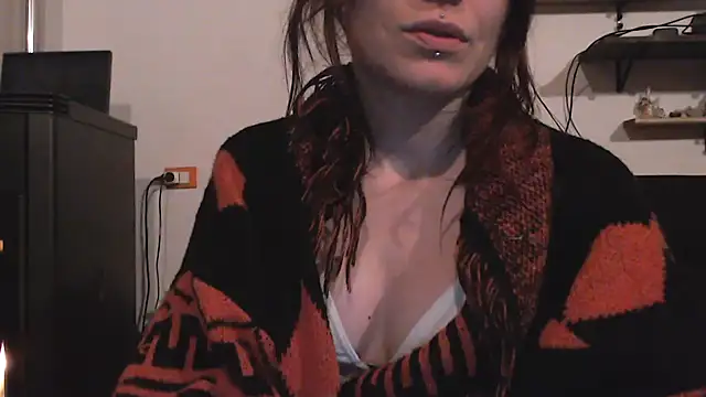 Snapshot of complicata_mente chatting on December 2024 10:13:02 PM complicata mente online show from December 2024 10:13:02 PM