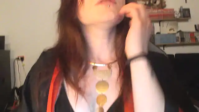 Snapshot of complicata_mente chatting on December 2024 10:04:01 PM complicata mente online show from December 2024 10:04:01 PM