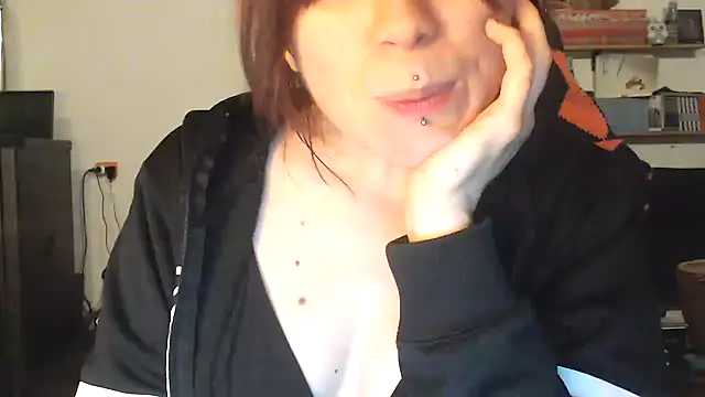 Snapshot of complicata_mente chatting on December 2024 09:19:01 PM complicata mente online show from December 2024 09:19:01 PM