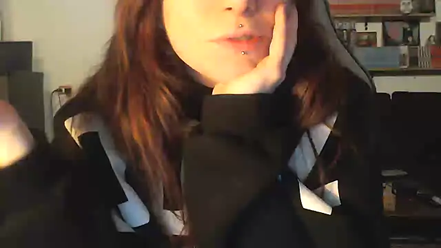 Snapshot of complicata_mente chatting on January 2025 03:55:02 PM complicata mente online show from January 2025 03:55:02 PM