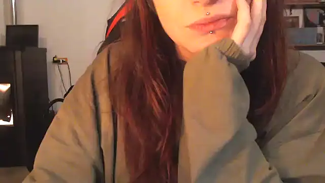 Snapshot of complicata_mente chatting on February 2025 07:04:02 PM complicata mente online show from February 2025 07:04:02 PM