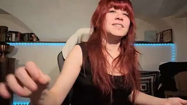 Snapshot of complicata_mente chatting on December 2025 09:32:02 PM complicata mente online show from December 2025 09:32:02 PM